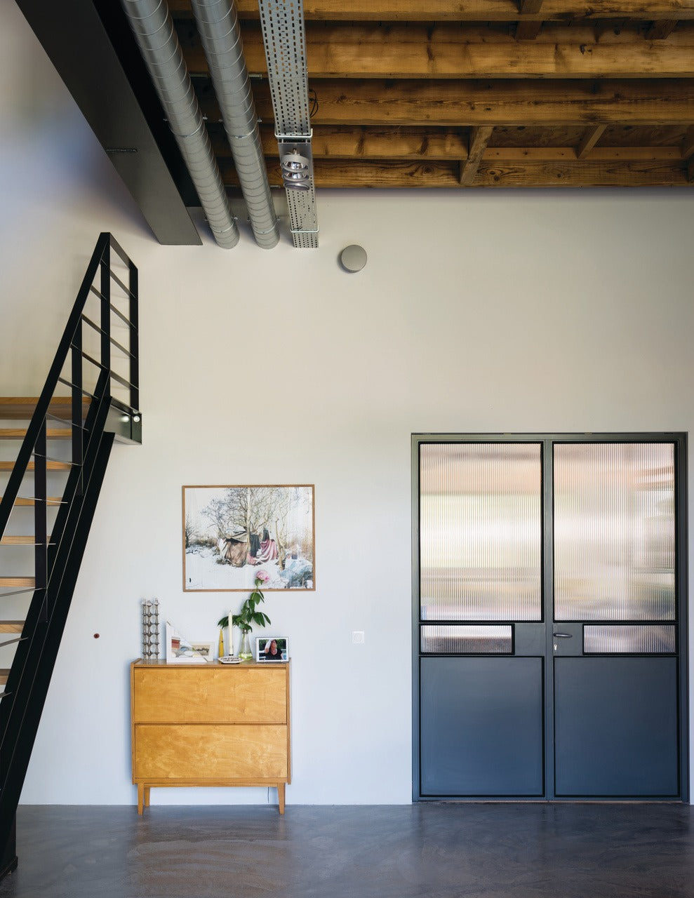Farrow & Ball Strong White (2001) in een interieur