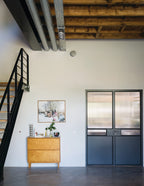 Farrow & Ball Strong White (2001) Tester in een interieur