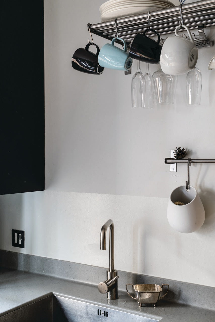 Farrow & Ball Strong White (2001) Tester in een interieur