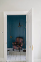 Farrow & Ball Sloe Blue (87) in een interieur
