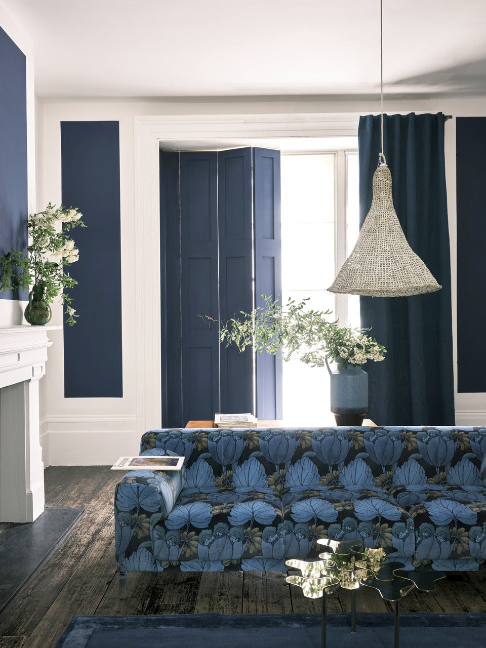 Farrow & Ball Serge (9919) in een interieur