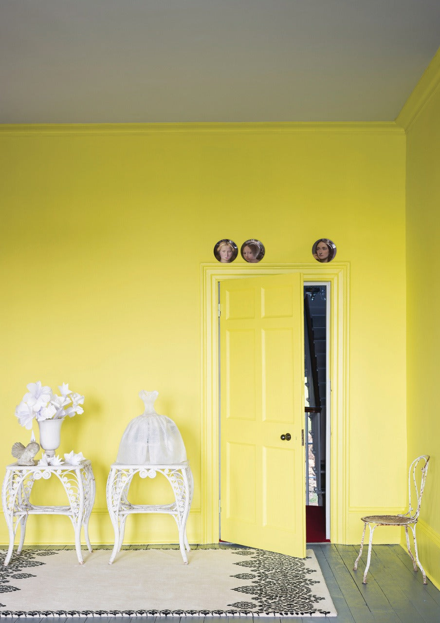Farrow & Ball Yellowcake (279) in een interieur