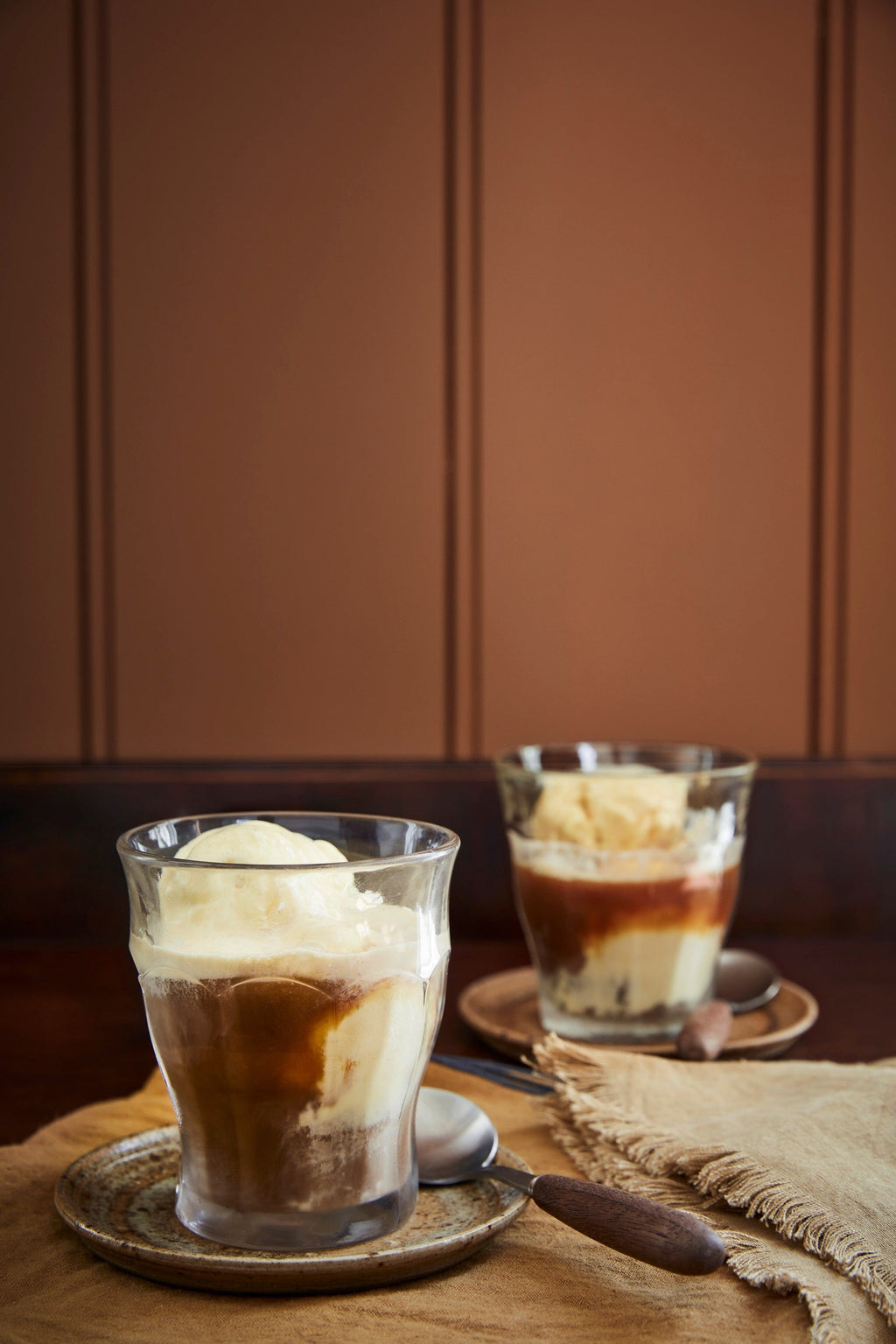 Little Greene Affogato (342) - Tester in een interieur