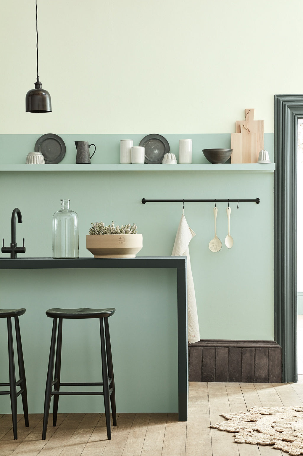 Little Greene Aquamarine Pale (282) - Tester in een interieur