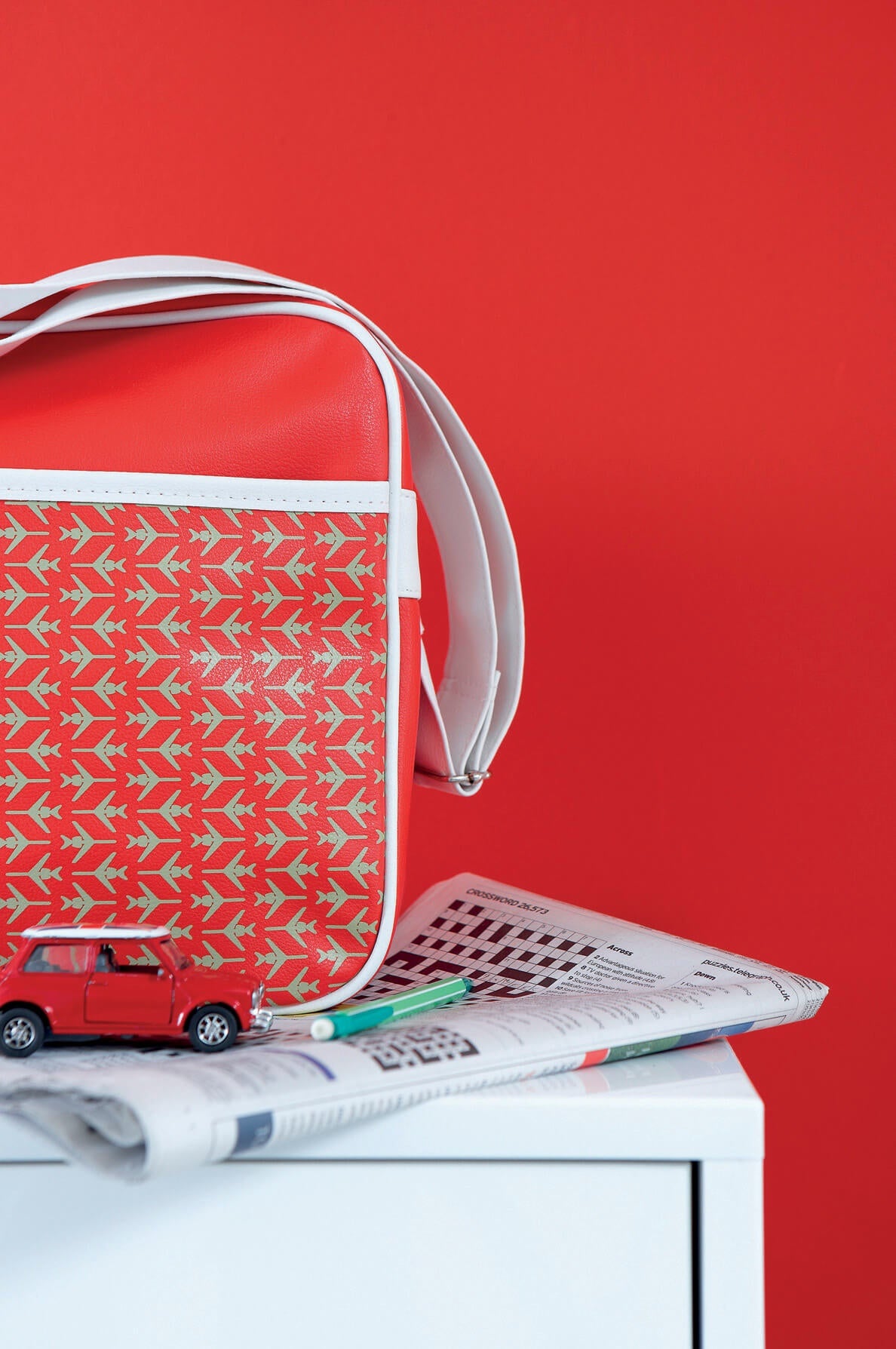 Little Greene Atomic Red (190) in een interieur