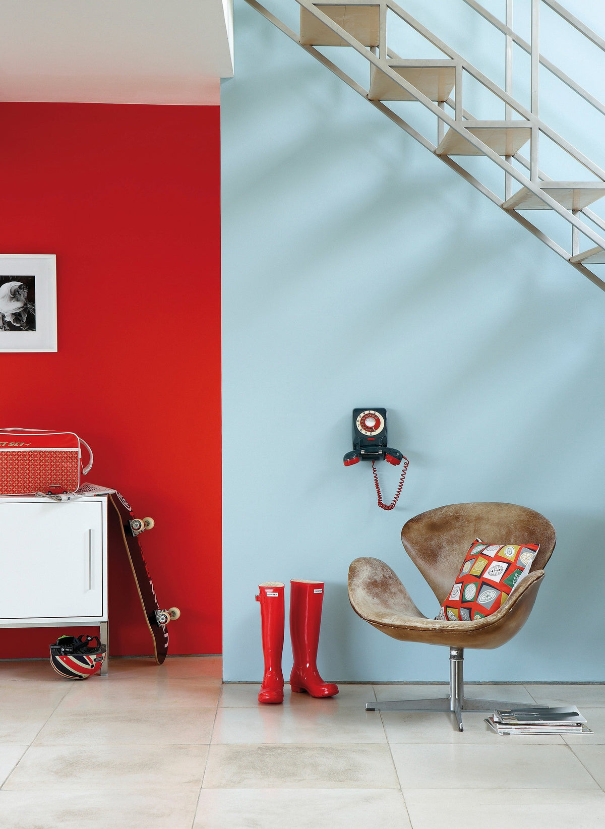 Little Greene Atomic Red (190) in een interieur