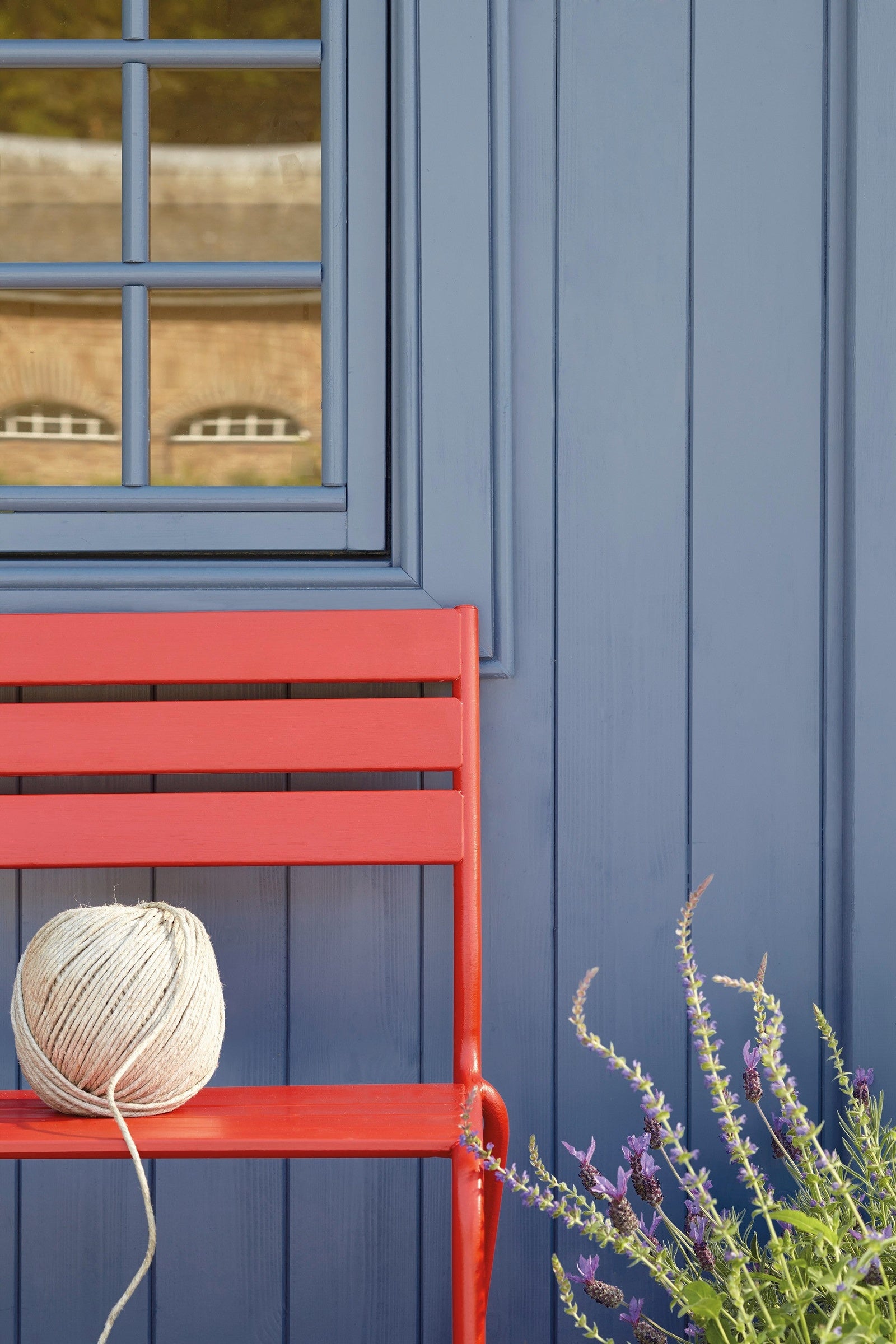 Little Greene Atomic Red (190) in een interieur