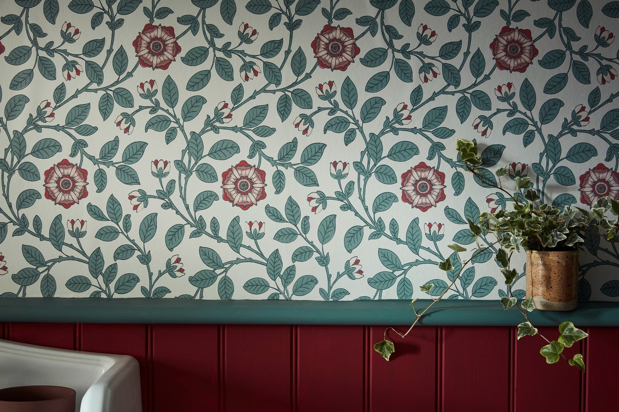 Little Greene Baked Cherry (14) in een interieur