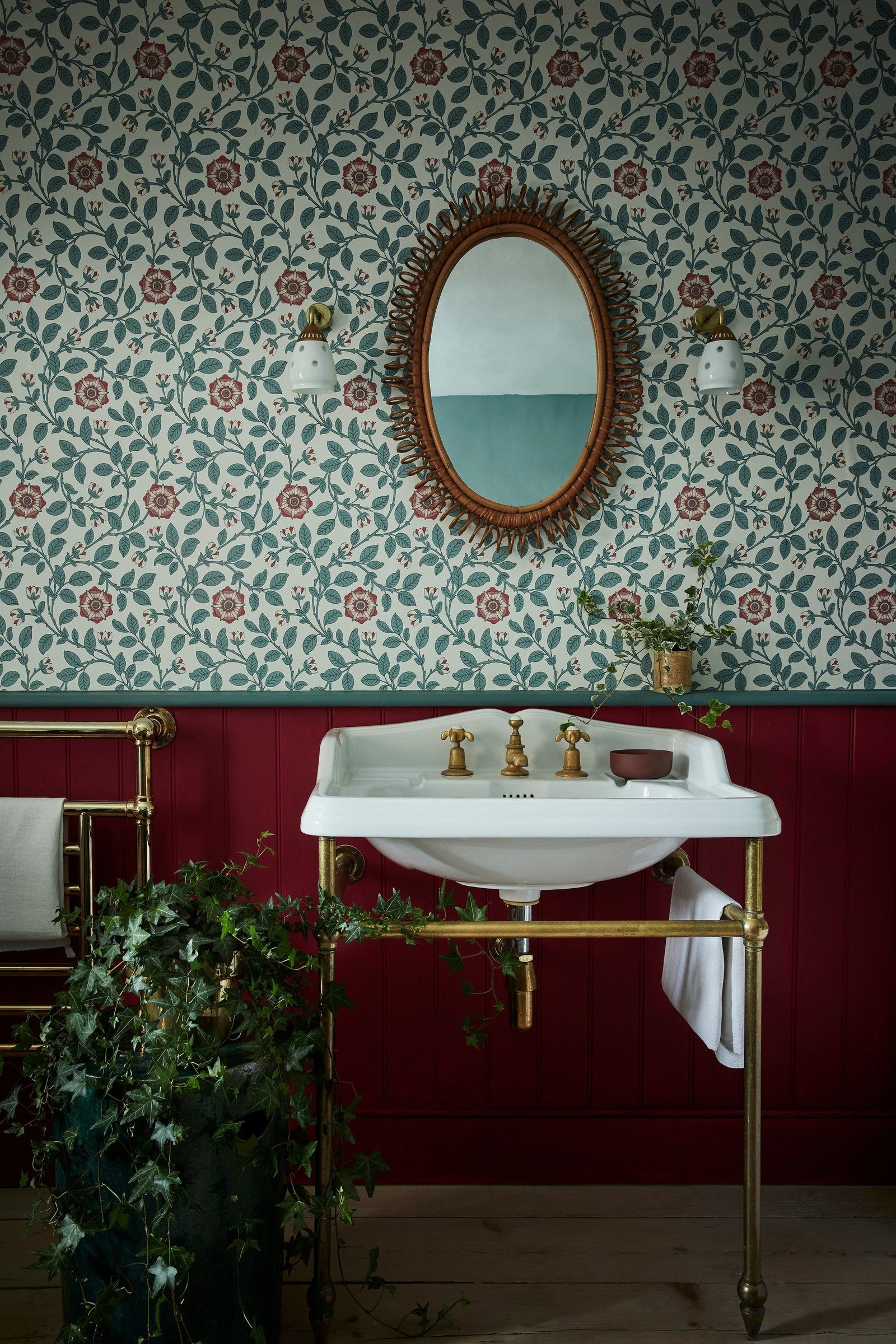 Little Greene Baked Cherry (14) in een interieur
