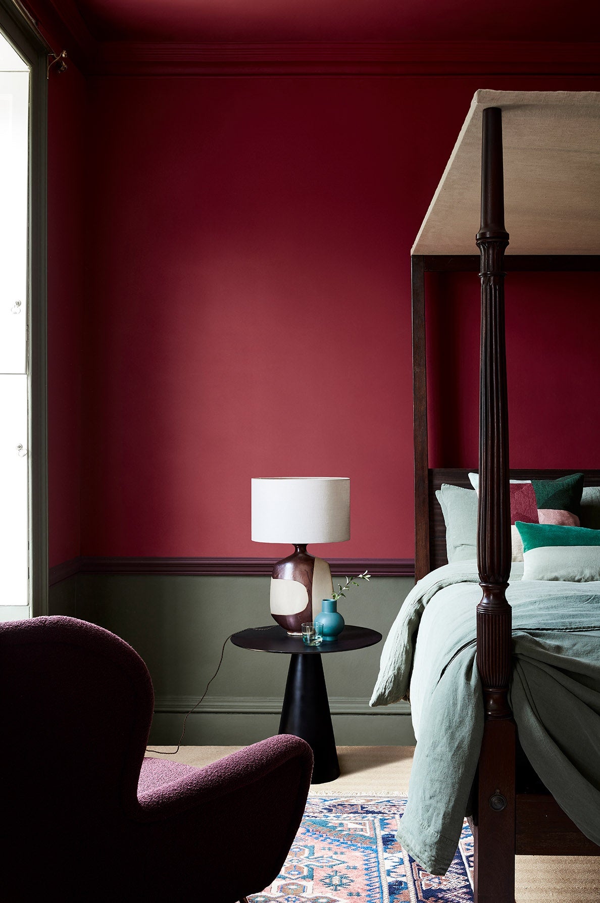 Little Greene Baked Cherry (14) - Tester in een interieur