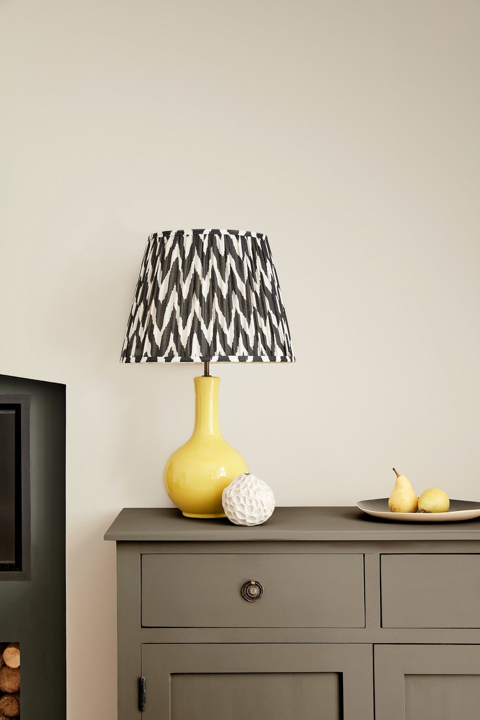 Little Greene Baluster (321) in een interieur