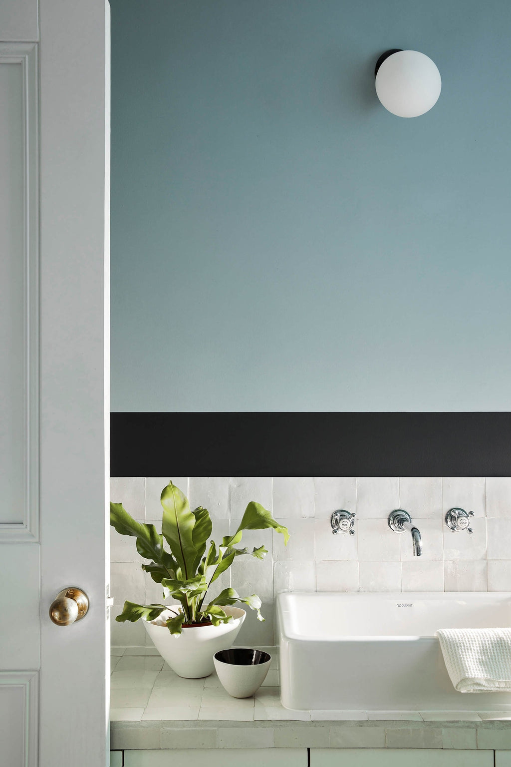 Little Greene Bone China Blue (107) - Tester in een interieur