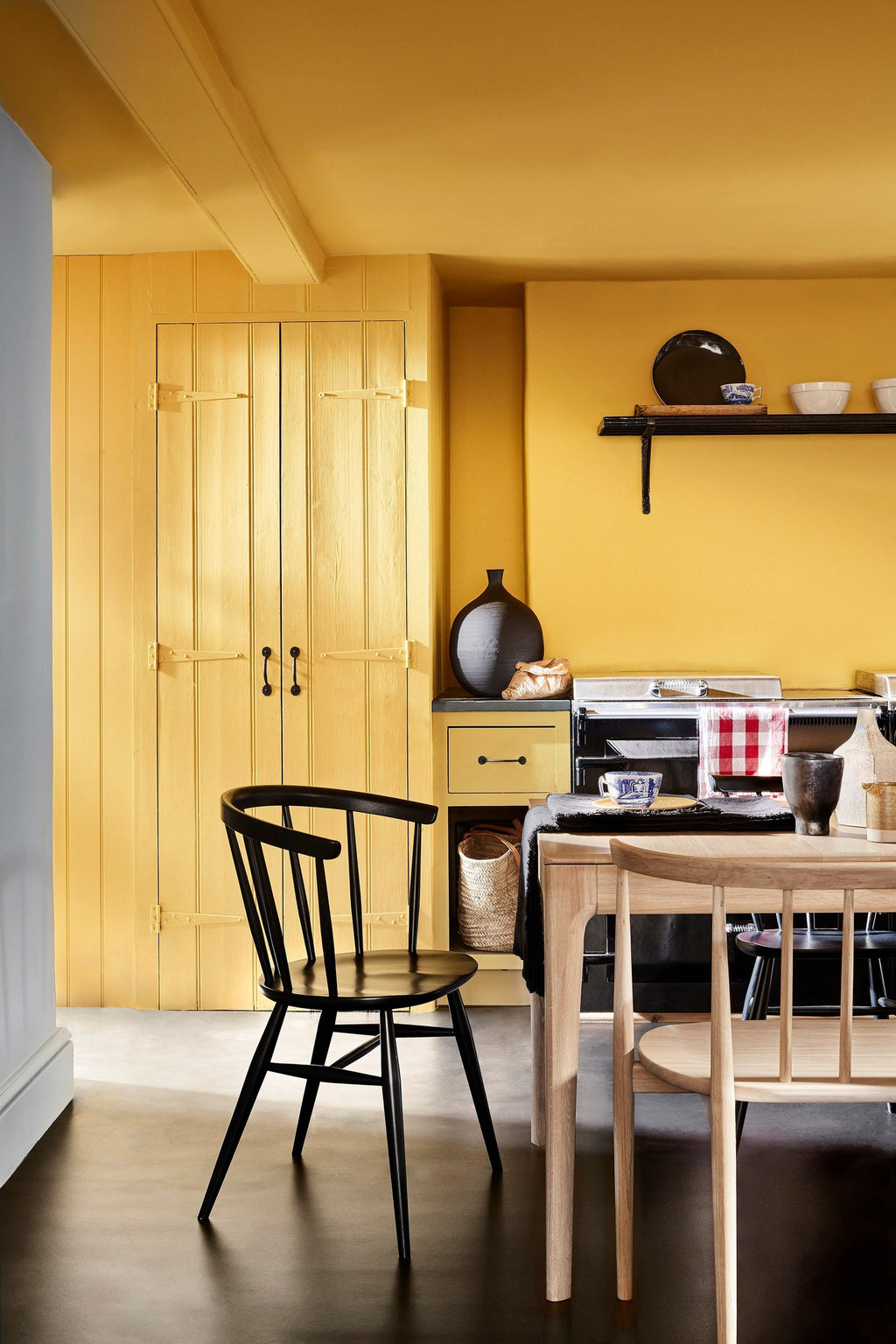 Little Greene Bone China Blue Faint (325) in een interieur