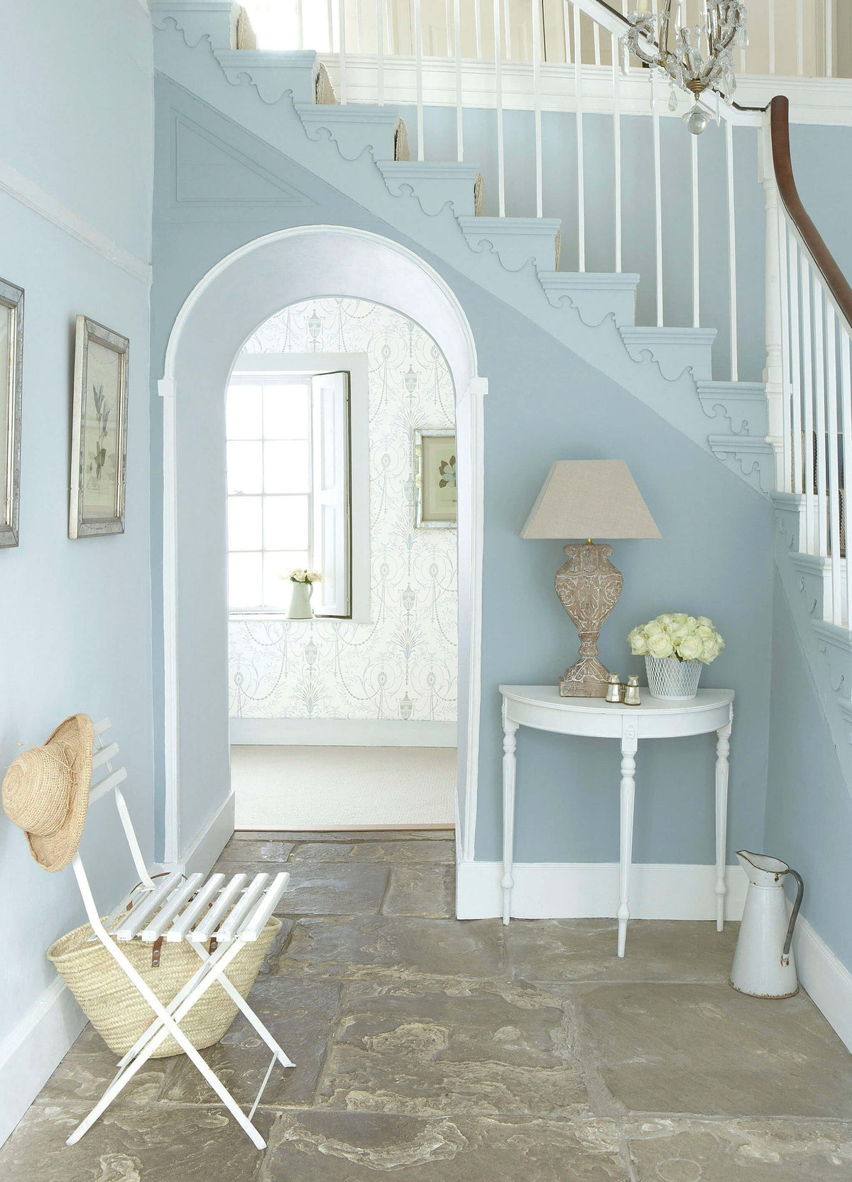 Little Greene Bone China Blue Pale (182) in een interieur