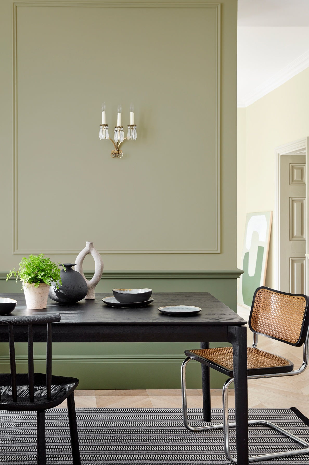 Little Greene Book Room Green (322) in een interieur