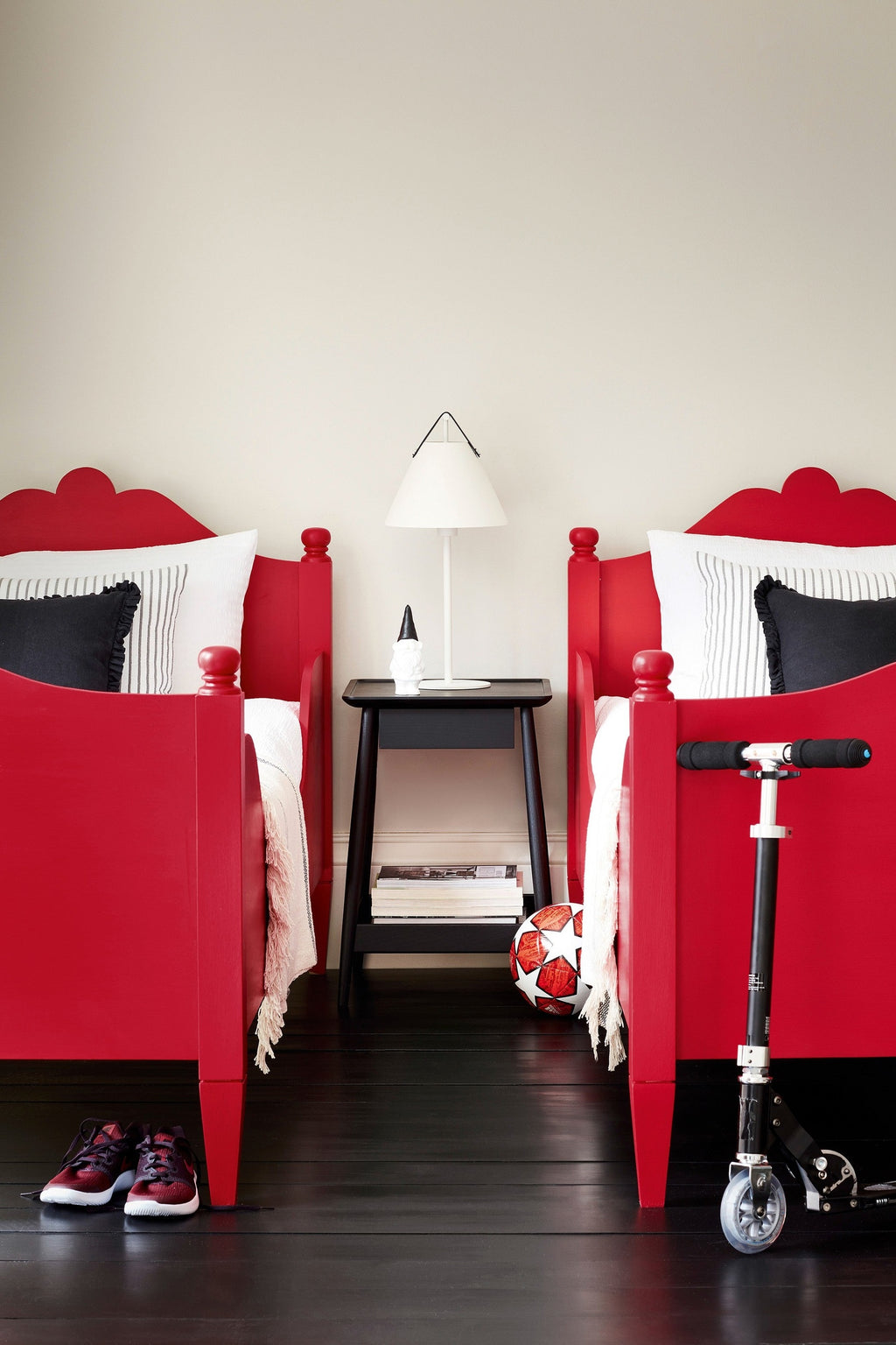 Little Greene Cape Red (279) in een interieur