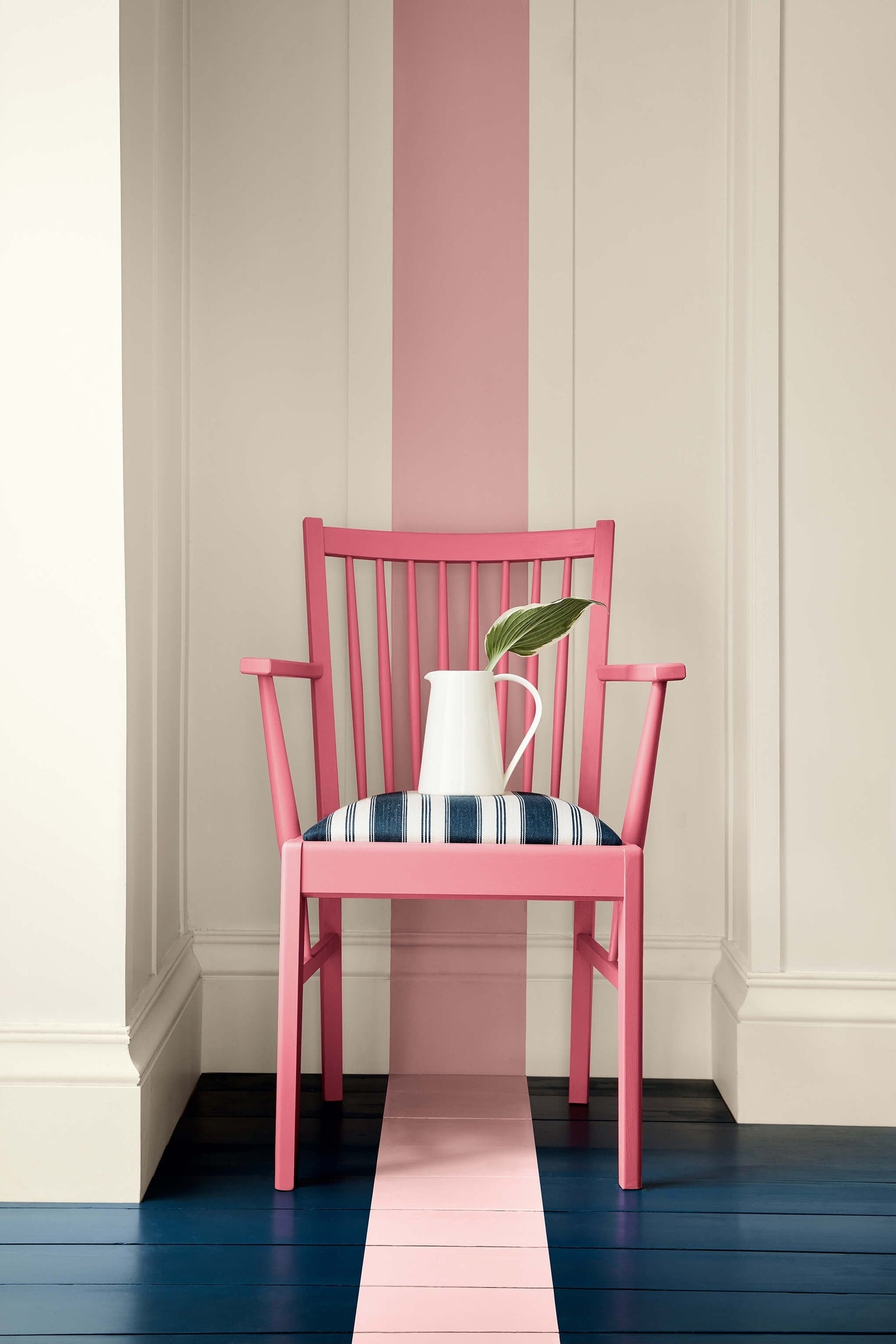 Little Greene Carmine (189) in een interieur