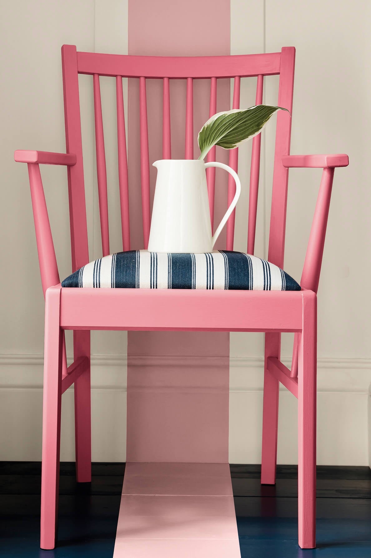 Little Greene Carmine (189) - Tester in een interieur
