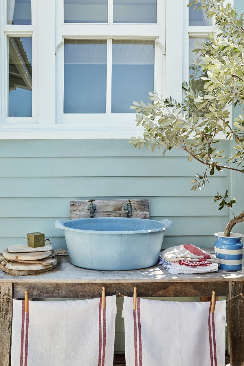 Little Greene Celestial Blue (101) - Tester in een interieur