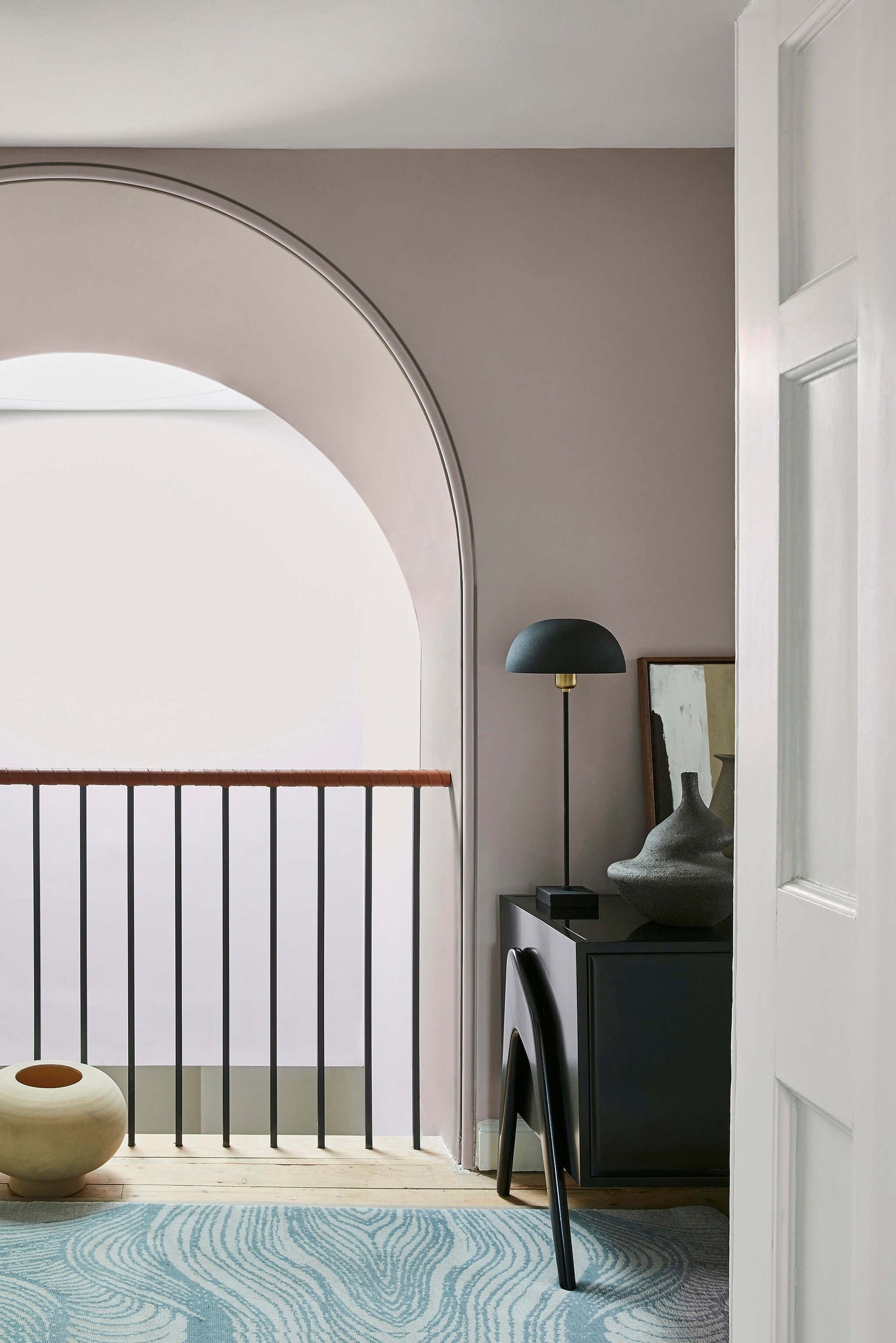 Little Greene China Clay Dark (178) in een interieur