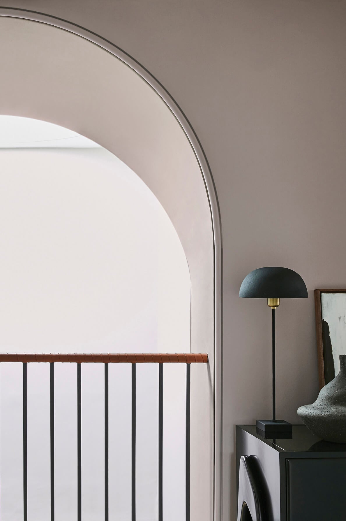 Little Greene China Clay Dark (178) - Tester in een interieur