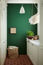 Little Greene Dark Brunswick Green (88) in een interieur