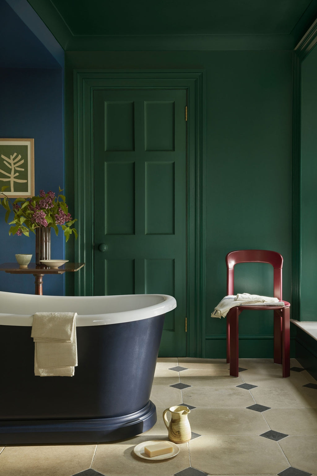 Little Greene Deep Space Blue (207) - Tester in een interieur
