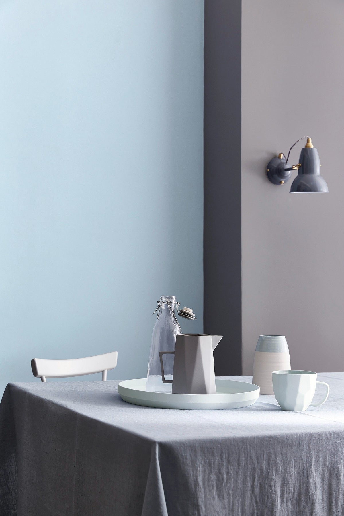 Little Greene Delicate Blue (248) - Tester in een interieur