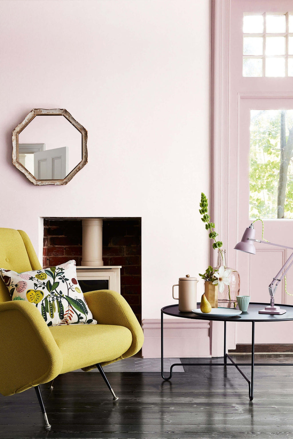 Little Greene Dorchester Pink (213) in een interieur