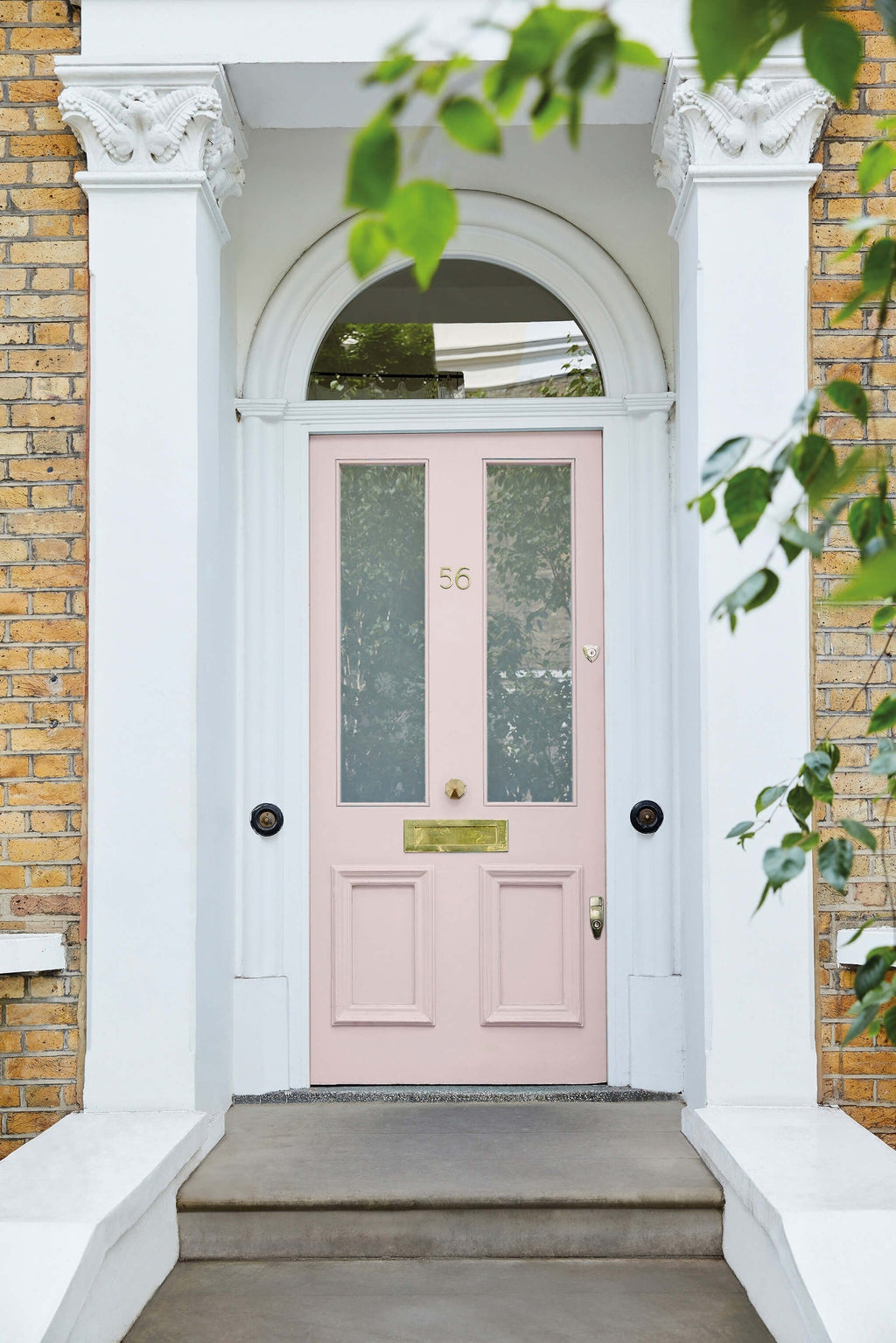 Little Greene Dorchester Pink Mid (286) in een interieur