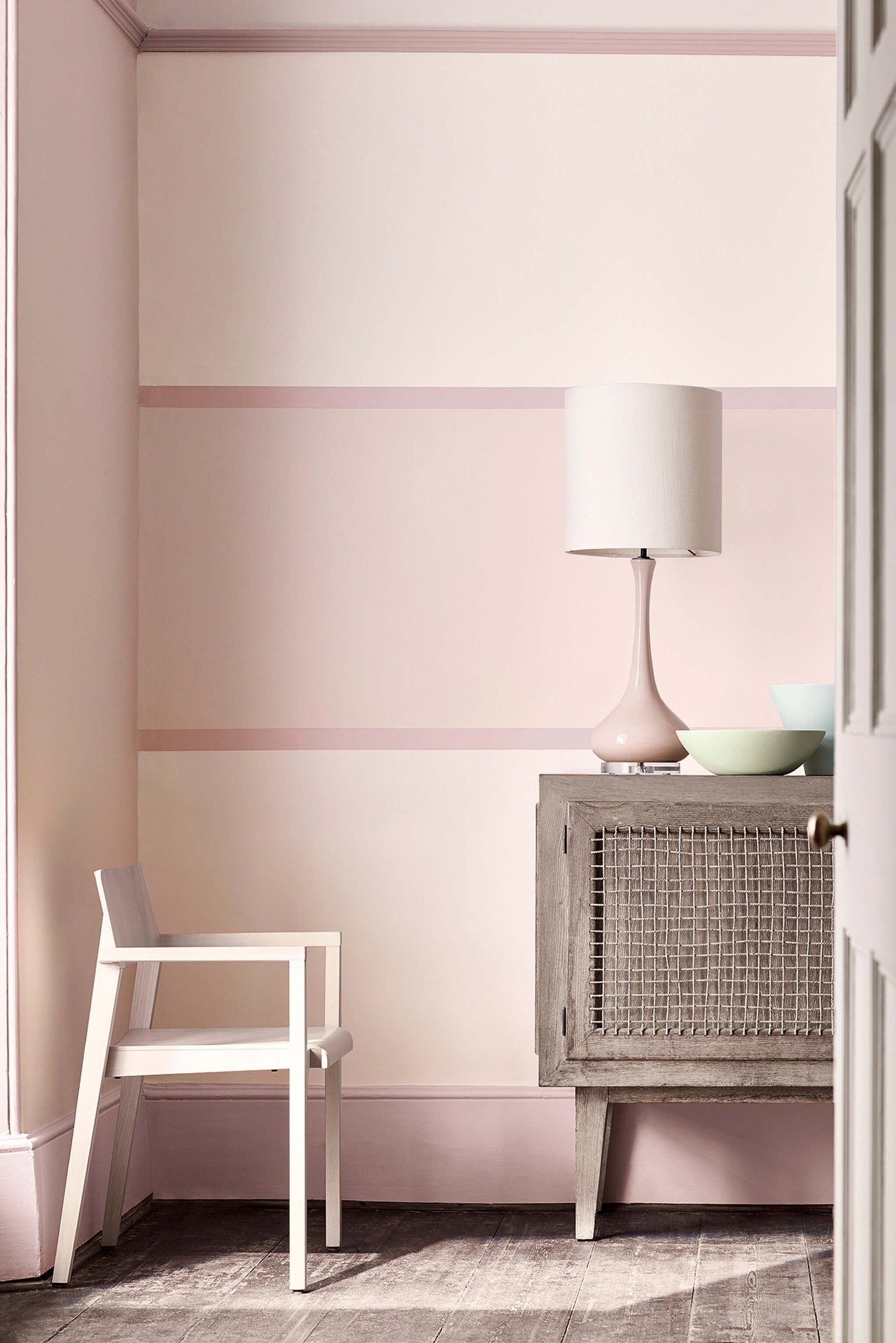 Little Greene Dorchester Pink Mid (286) in een interieur