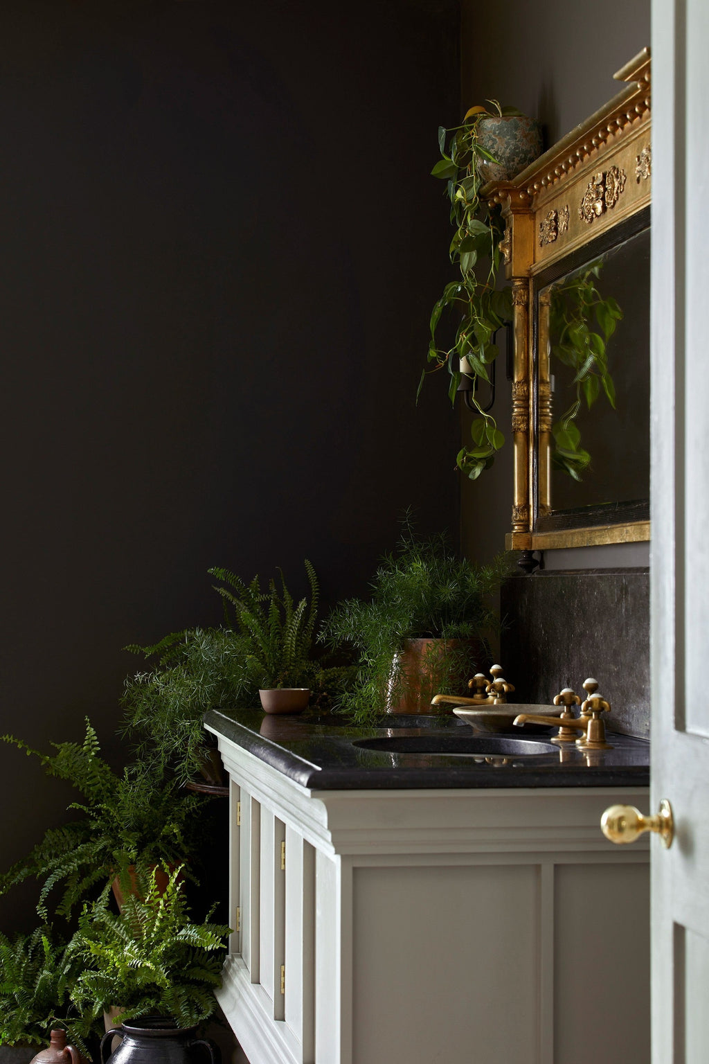 Little Greene Elysian Ground (320) in een interieur