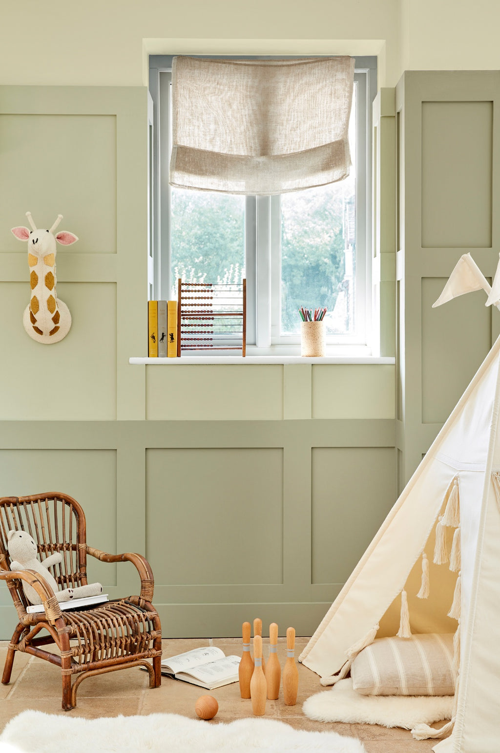 Little Greene Green Stone Light (269) in een interieur