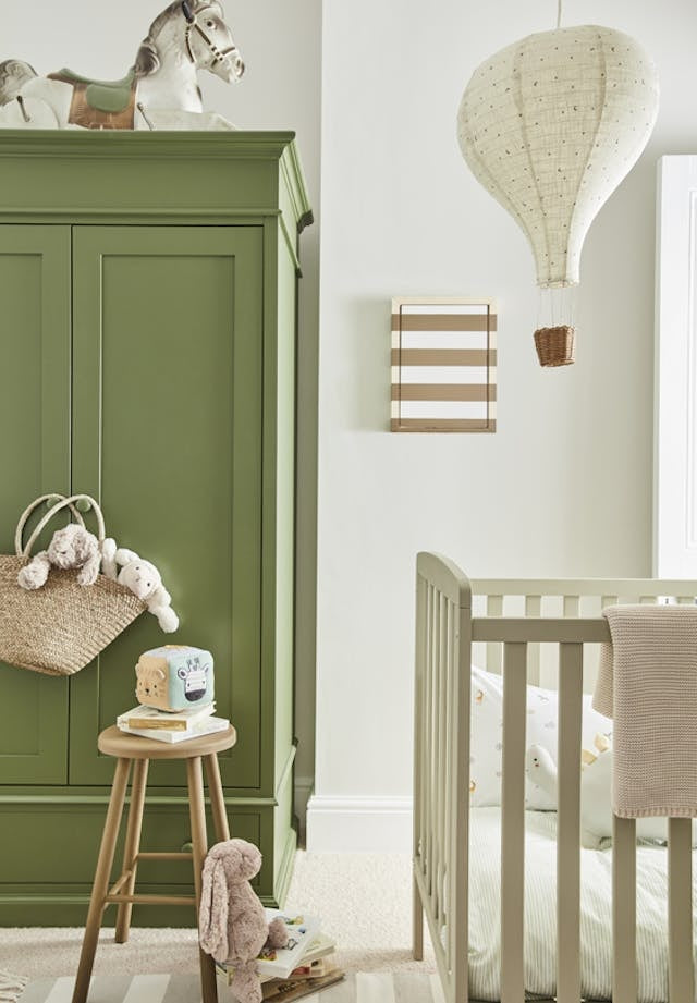 Little Greene Green Stone Pale (268) in een interieur