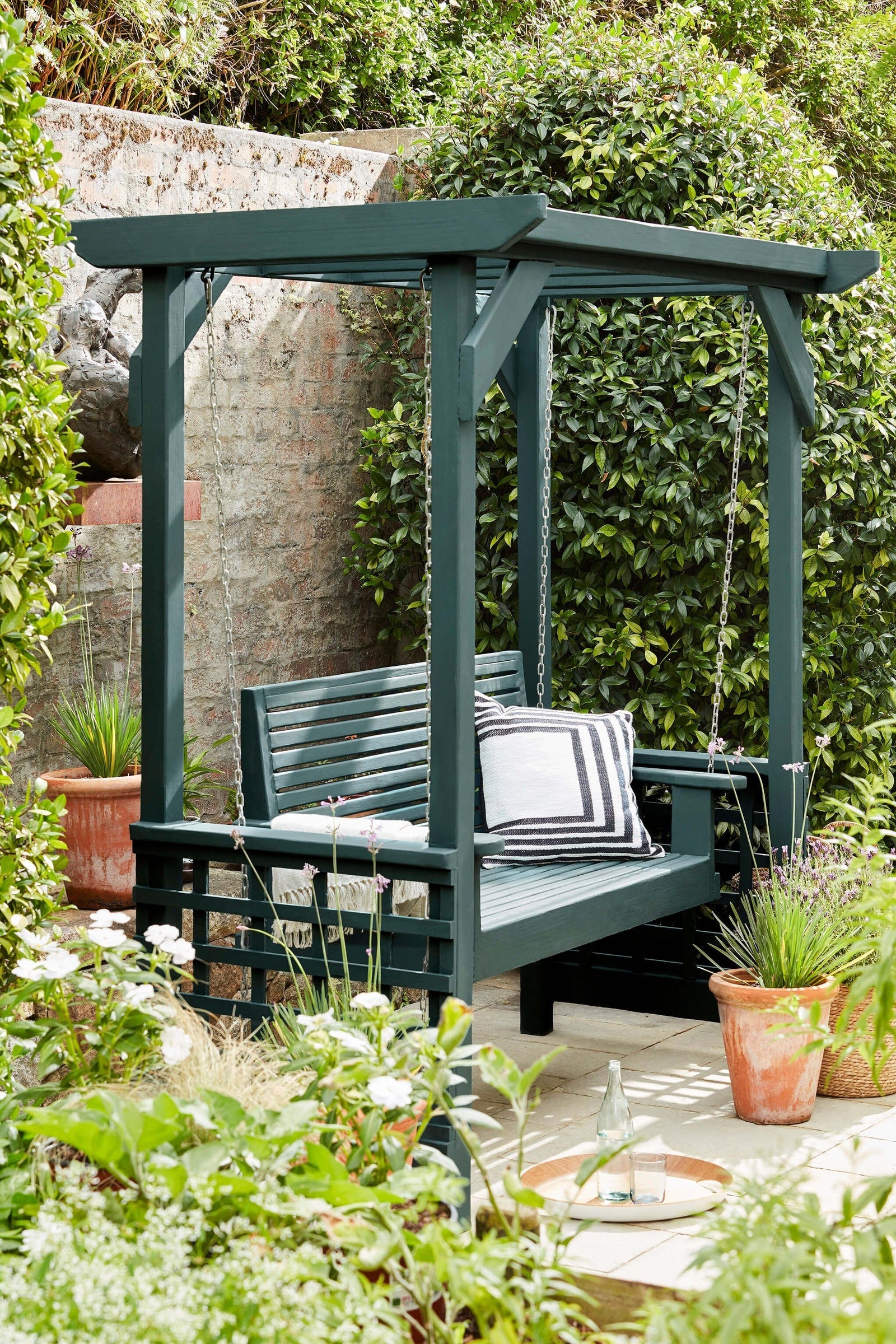 Little Greene Harley Green (312) in een interieur