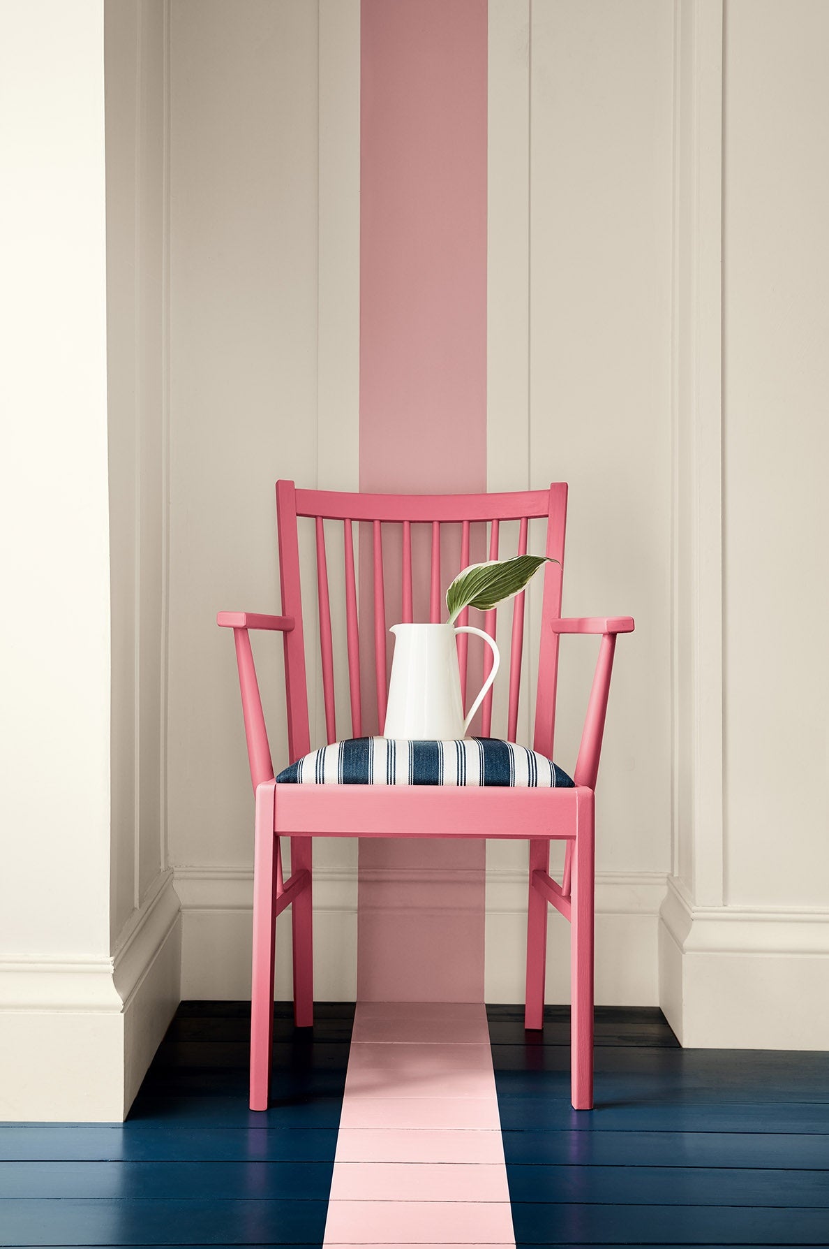 Little Greene Hollyhock (25) - Tester in een interieur