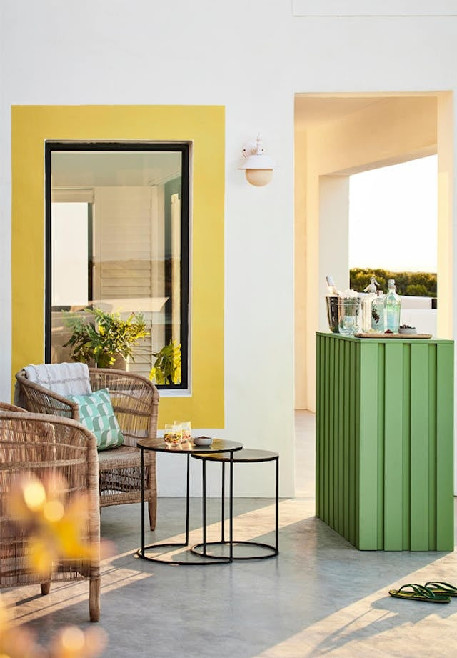 Little Greene Indian Yellow (335) - Tester in een interieur