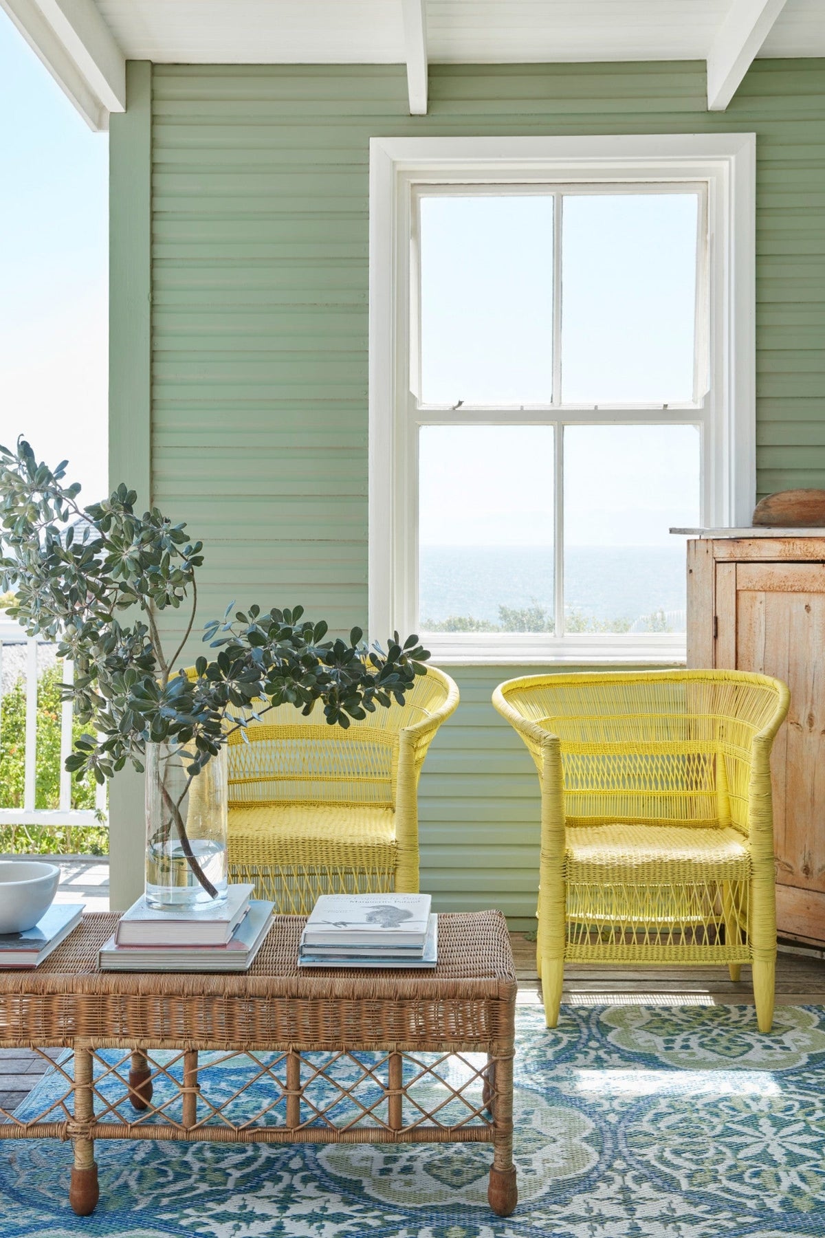 Little Greene Indian Yellow (335) in een interieur