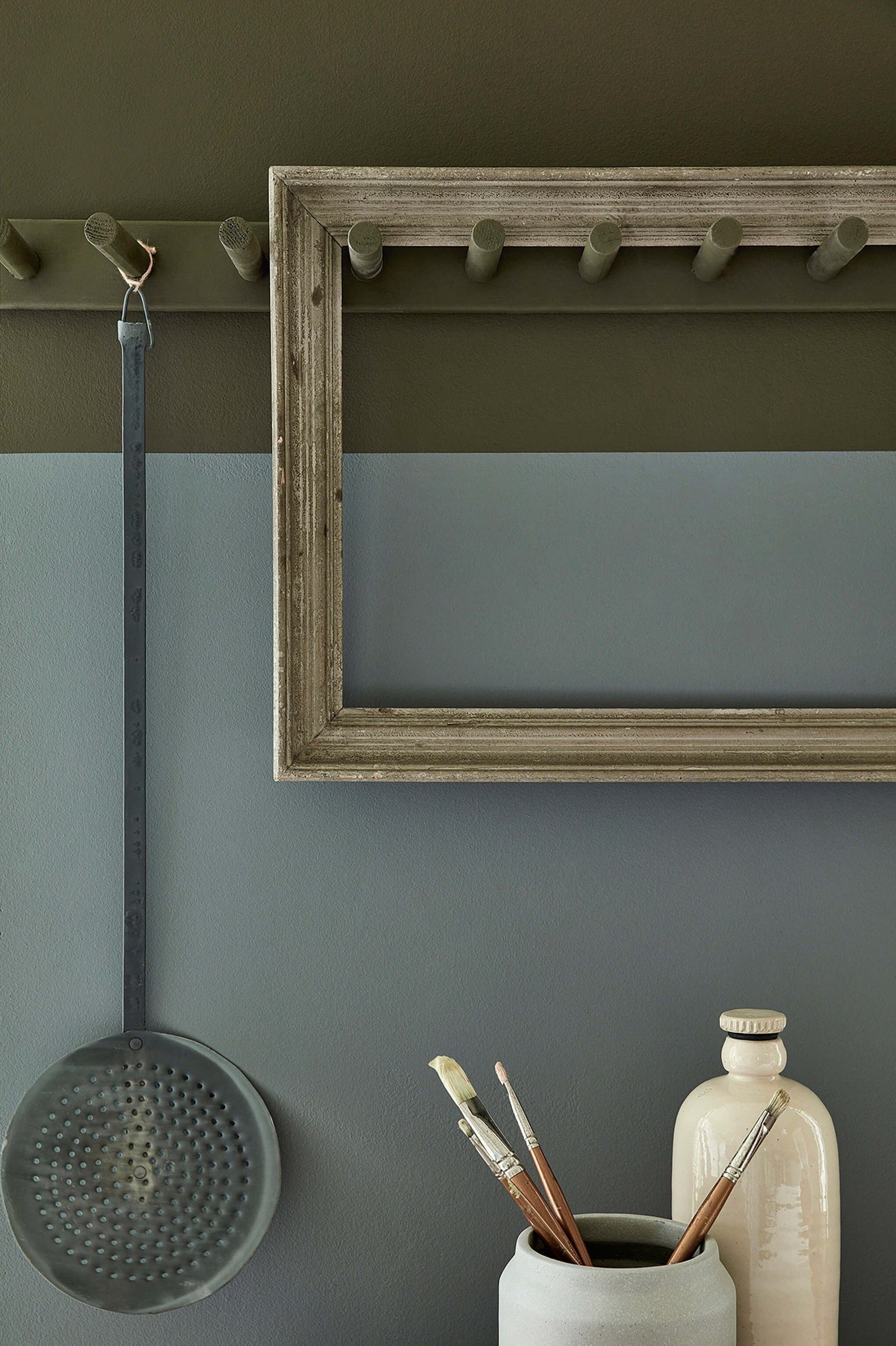Little Greene Invisible Green (56) in een interieur