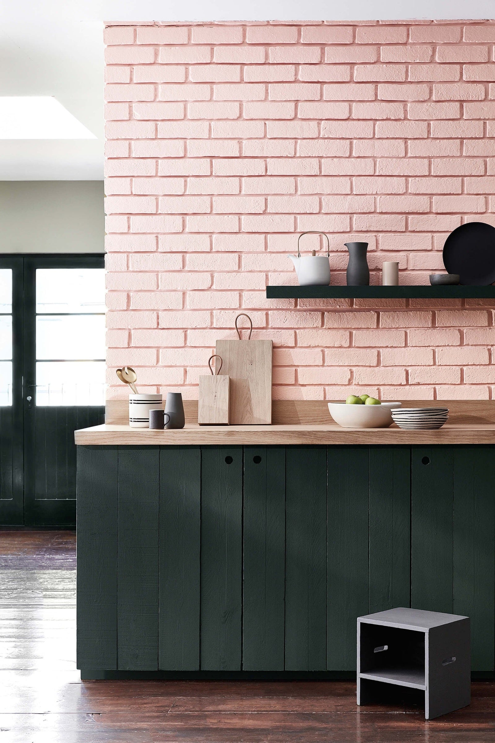 Little Greene Lamp Black (228) - Tester in een interieur