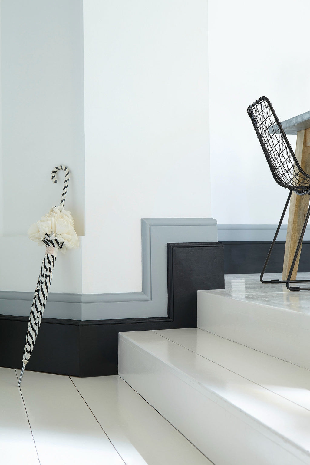 Little Greene Lamp Black (228) - Tester in een interieur