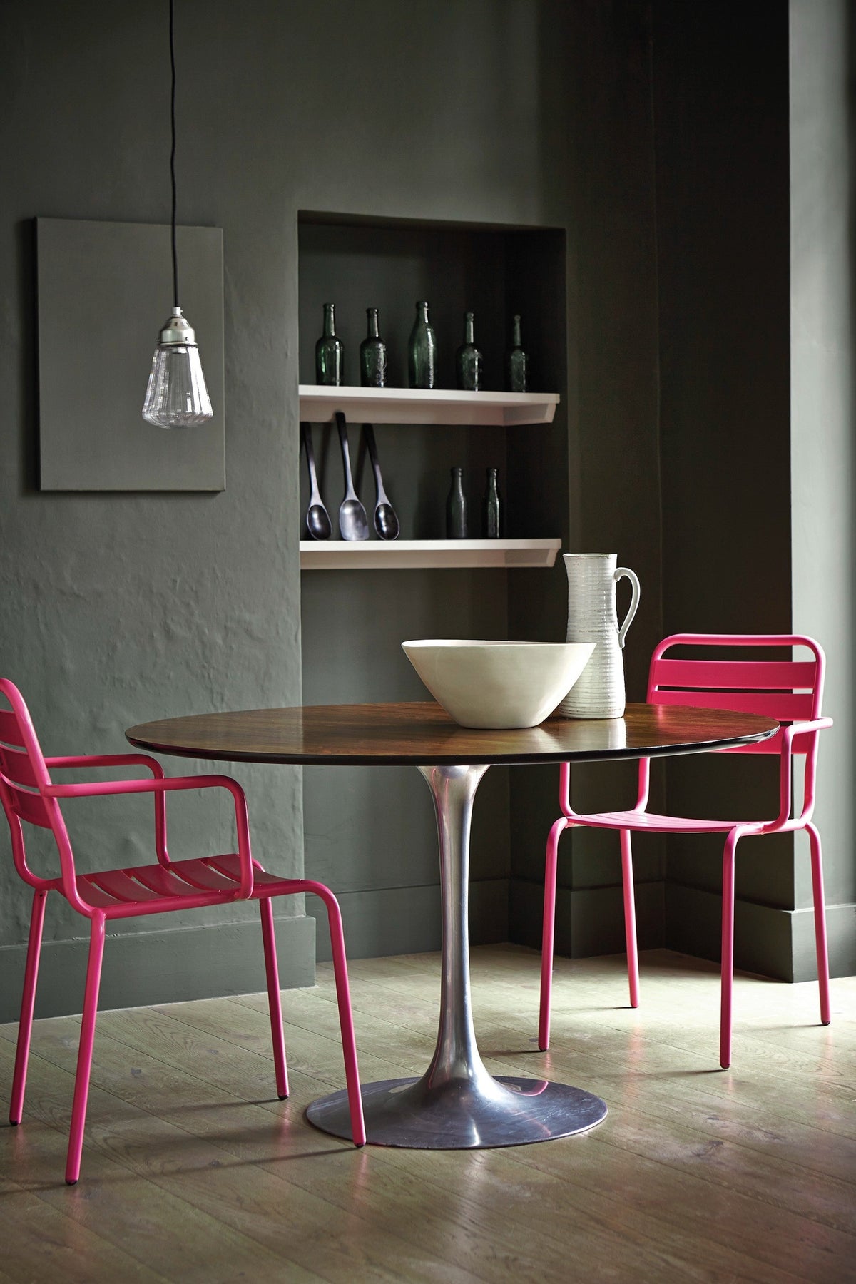 Little Greene Leather (191) in een interieur