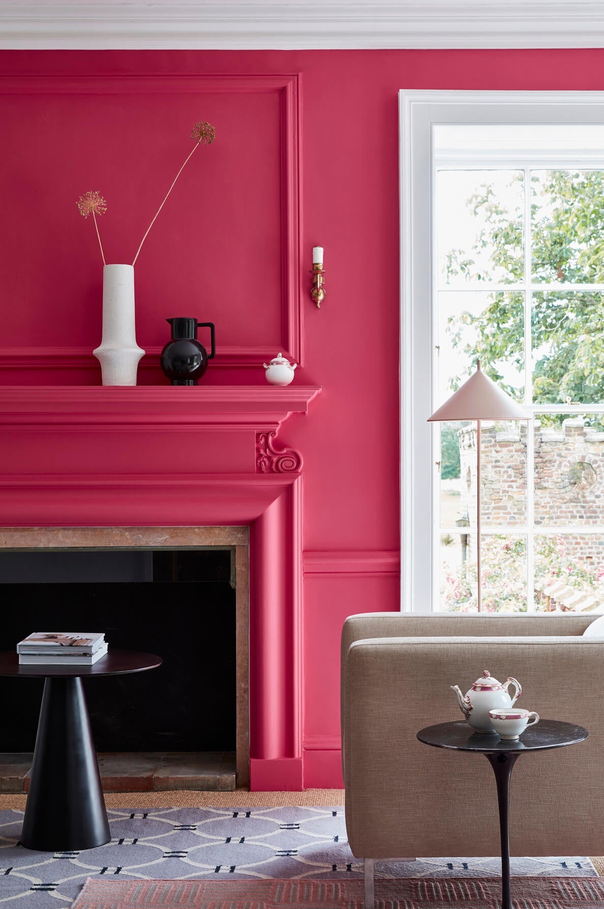 Little Greene Leather (191) - Tester in een interieur