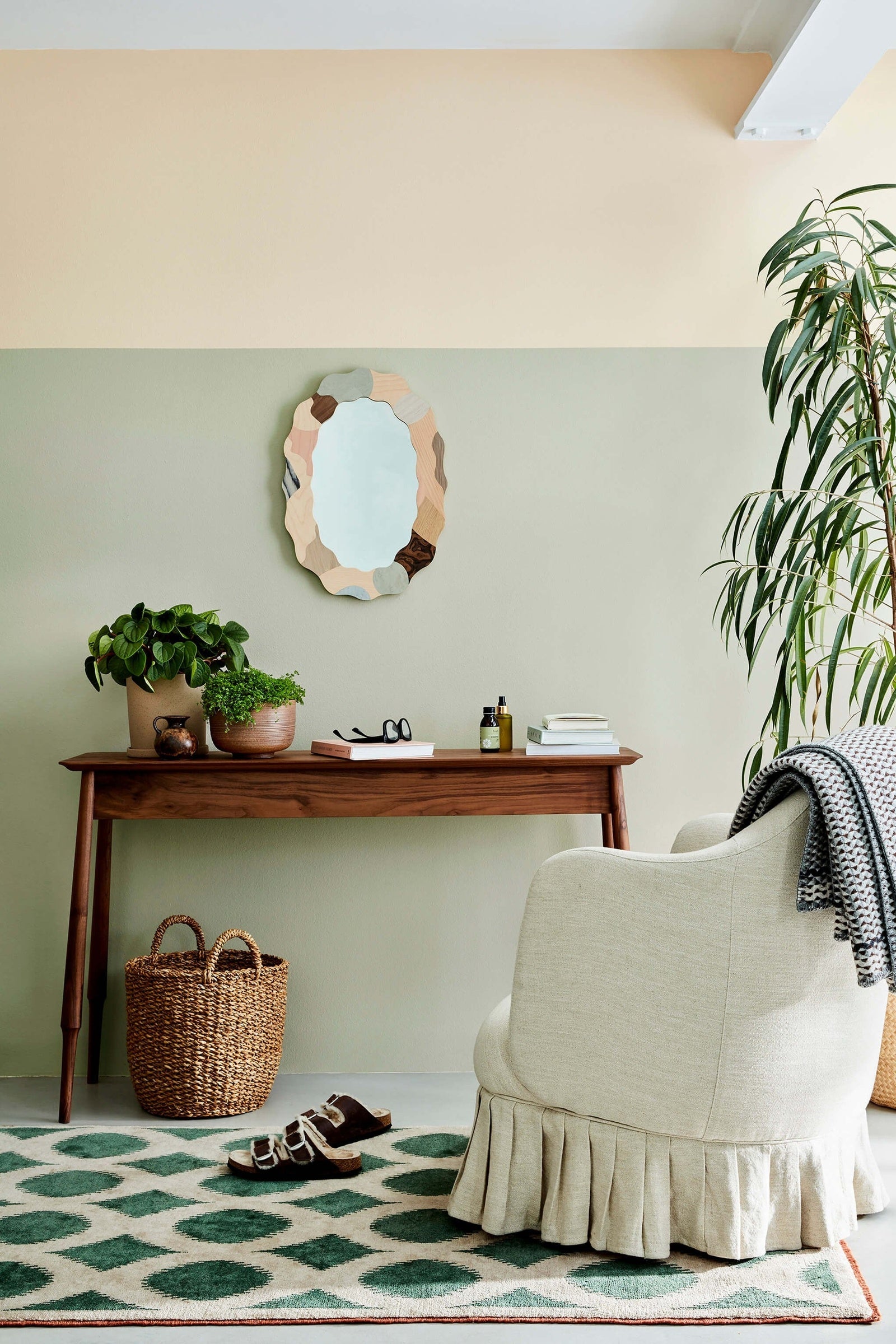 Little Greene Light Beauvais (323) - Tester in een interieur