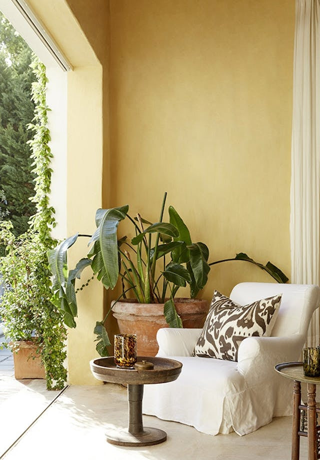 Little Greene Light Gold (53) - Tester in een interieur
