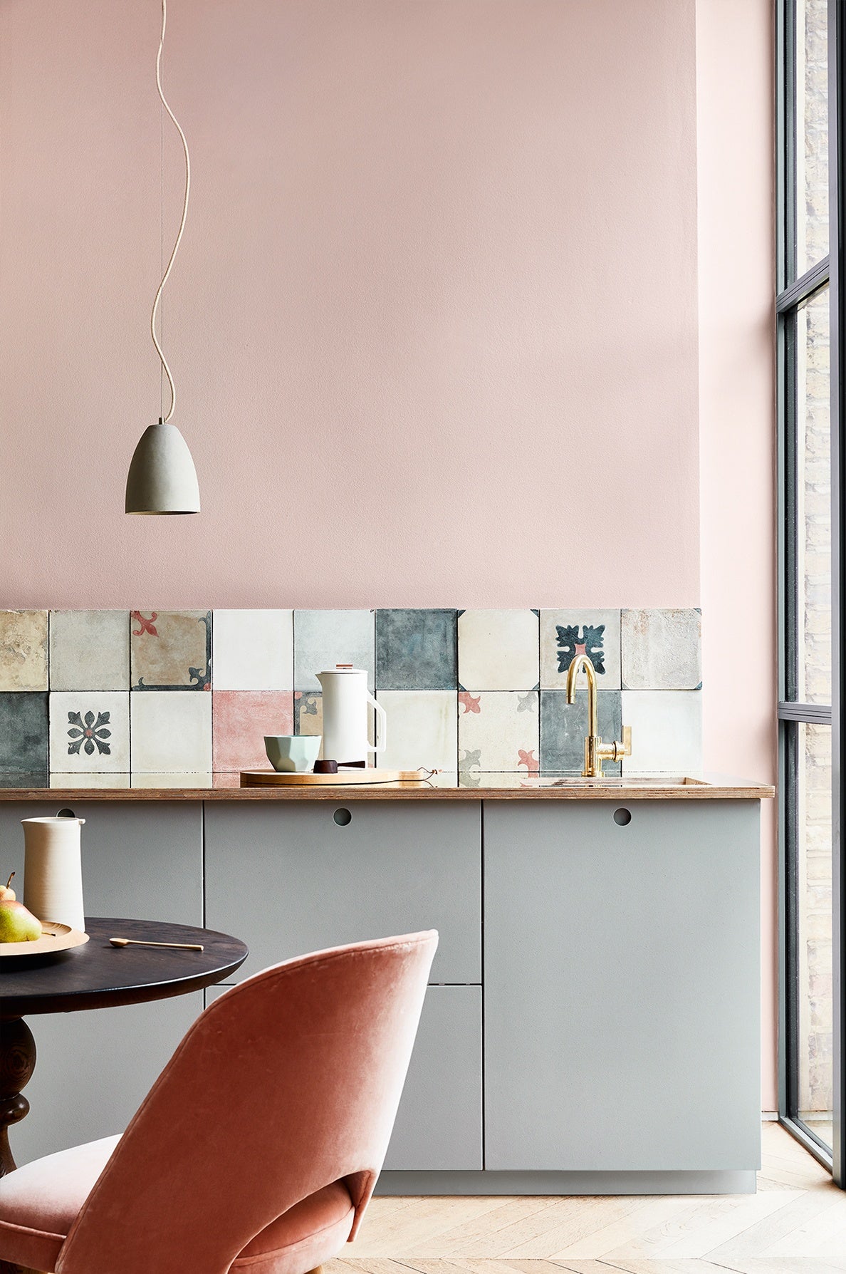 Little Greene Light Peachblossom (3) - Tester in een interieur