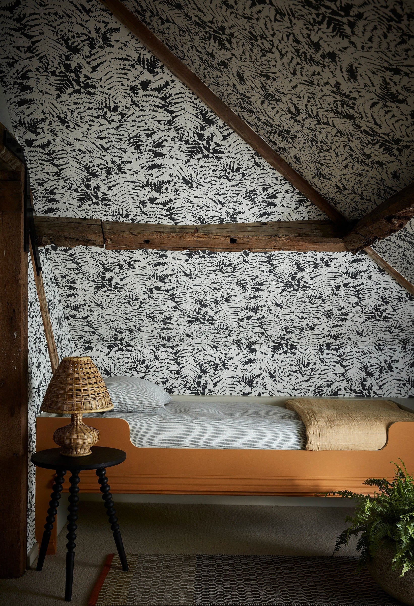 Little Greene Middle Buff (122) - Tester in een interieur
