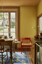 Little Greene Middle Buff (122) - Tester in een interieur
