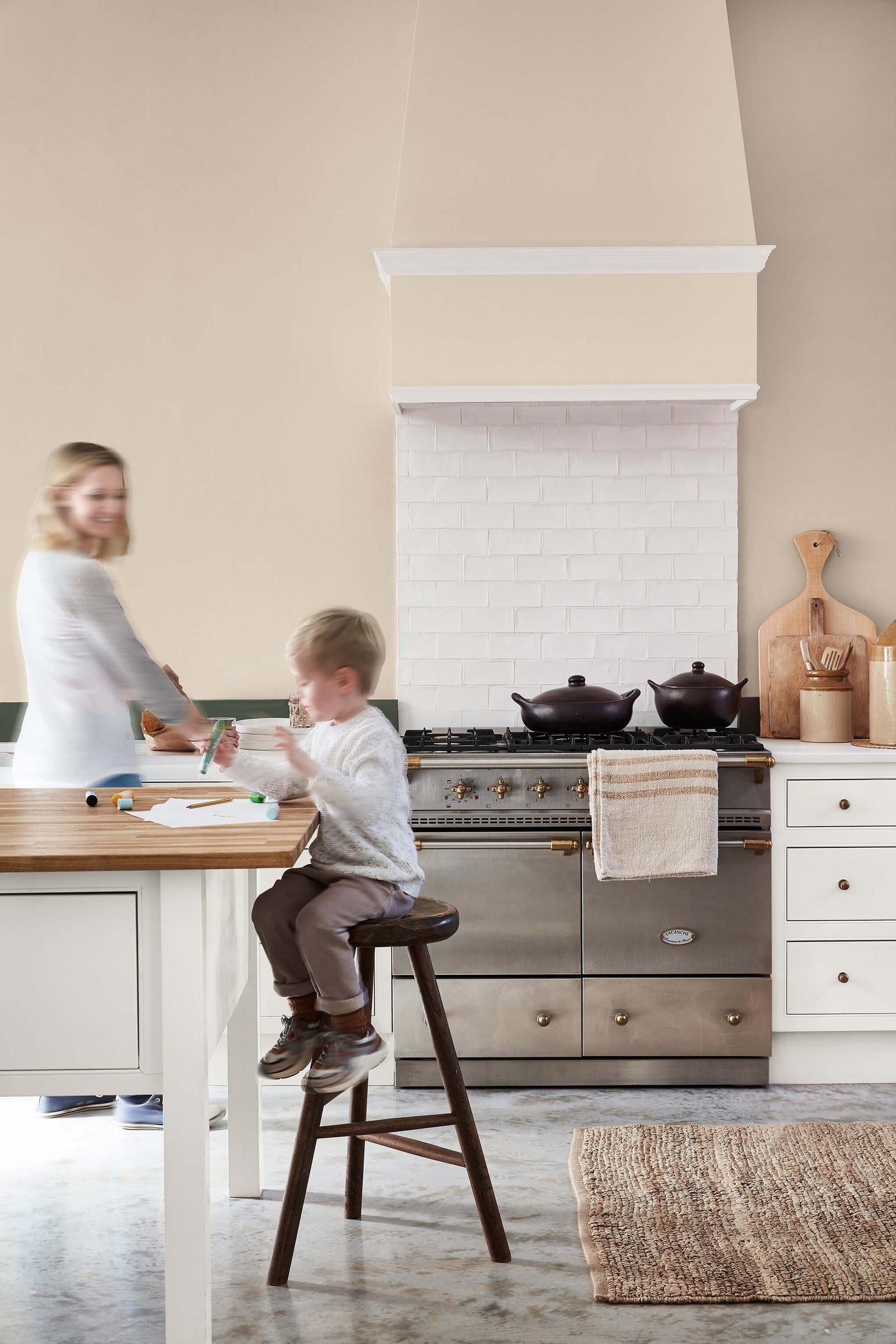 Little Greene Mushroom (142) in een interieur