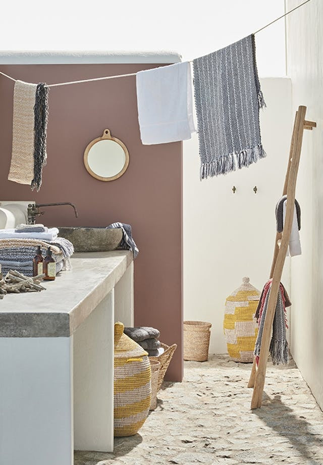 Little Greene Nether Red (315) in een interieur